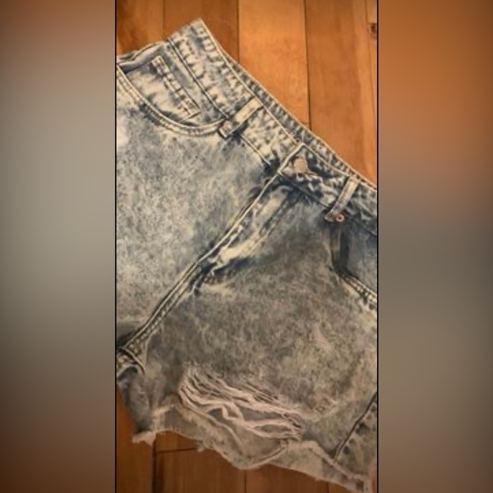 Aeropostale acid wash mom short size 8